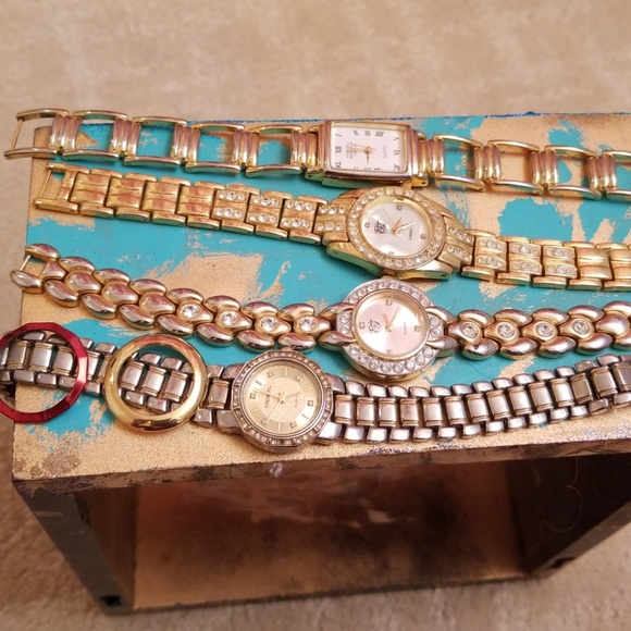 Bundle of 4 Gold tone watches NWOT heavy links - Picture 1 of 8